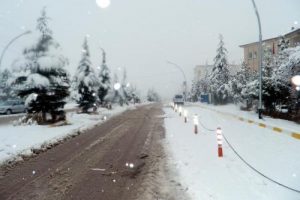 Doğu'da kar &ccedil;ilesi