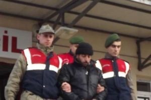 &Ccedil;ocuklarının g&ouml;zleri &ouml;n&uuml;nde eşini &ouml;ld&uuml;rd&uuml;