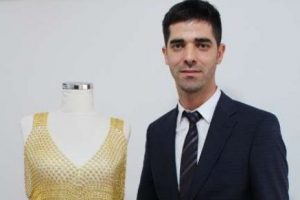 Bu elbiseyi B&uuml;lent Ersoy'a satmak istiyor