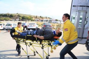 TIR ile minib&uuml;s &ccedil;arpıştı: 11 yaralı