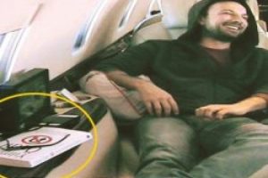 Megastar Tarkan'dan u&ccedil;ak pozu