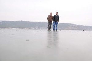 Baraj g&ouml;l&uuml; buz tuttu
