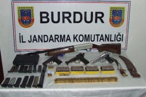 Jandarmadan ruhsatsız silah operasyonu