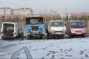 Belediye bu arabaların sahibini arıyor