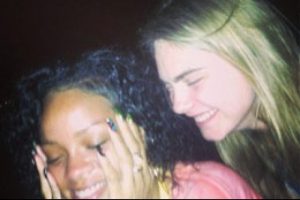 Rihanna'ya &uuml;lkesinde beklenmedik misafir!