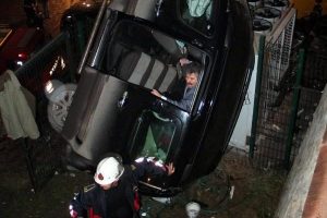 Kontrol&uuml;n&uuml; kaybetti,bah&ccedil;eye u&ccedil;tu!