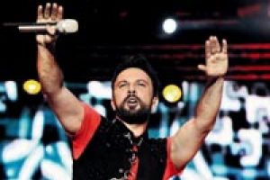 Tarkan'ın &uuml;&ccedil; aracına haciz kondu!
