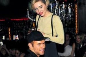 Miley Cyrus yeni aşkı ile g&ouml;r&uuml;nt&uuml;lendi...