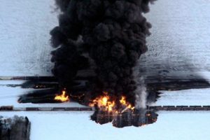 İki tren kafa kafaya &ccedil;arpıştı