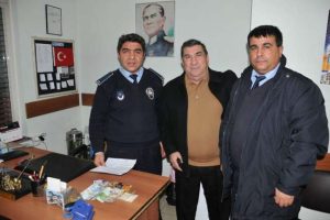 Bulduğu c&uuml;zdanı sahibine ulaştırdı