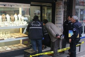 Bursa'da pompalı t&uuml;fekle kuyumcu soygunu