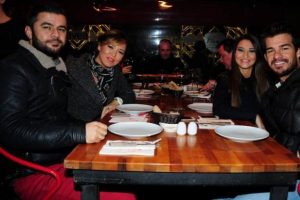 Yakın dostlarla yemek keyfi!