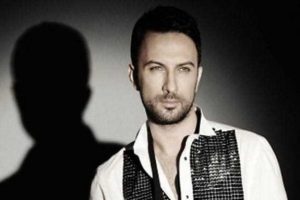 Tarkan'dan yeni yıl i&ccedil;in T&uuml;rk&ccedil;e ve İngilizce mesaj