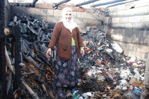 Hayırseverlerin verdiği eşyalar k&uuml;l oldu