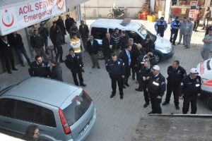 Polis memuru intihara kalkıştı