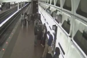 Metroda net uyarı: "Alkoll&uuml; binmeyin"