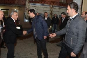 Yılın son yemeğinde vatandaşlarla buluştu