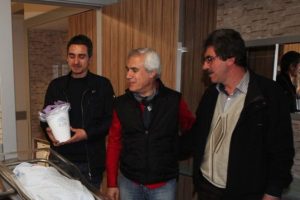 Bozbey, Nil&uuml;fer'de doğan ilk bebeği ziyaret etti