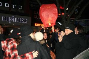 Bağdat Caddesi yeni yıla fenerlerle girdi