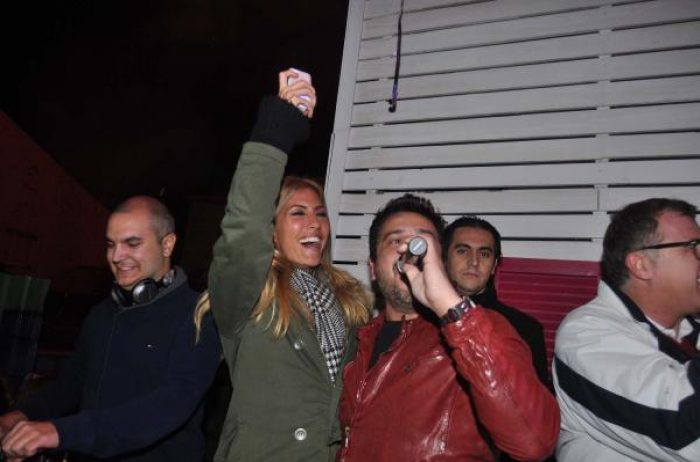&Uuml;nl&uuml; isimler sokak partisinde
