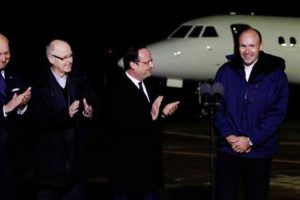 Serbest kalan Fransız rahip Paris'e getirildi