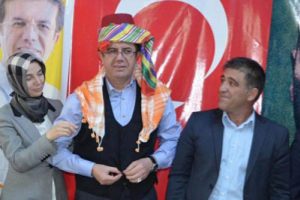 Bakan'dan şaşırtan poz!