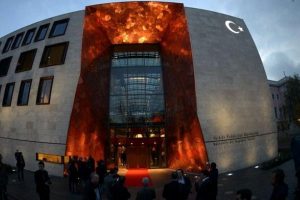 Berlin'de T&uuml;rk diplomatların ara&ccedil;ları yakıldı