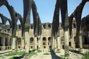 Kilisenin tamiri ge&ccedil;mişin yaralarını sarıyor