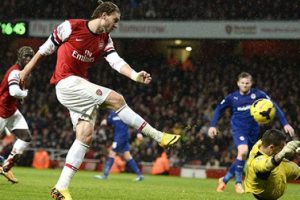 Arsenal zirvede kaldı:2-0