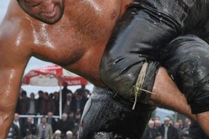 Yağlı g&uuml;reşte 20 sporcuya men