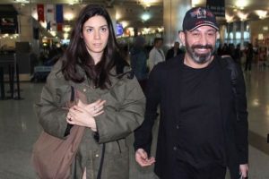 Demet Akalın, Meryem Uzerli'ye &uuml;z&uuml;l&uuml;yorum...