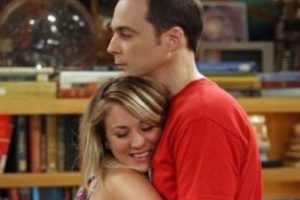 Kaley Cuoco evlendi...