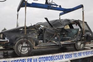 Otomobil hurdaya d&ouml;nd&uuml;