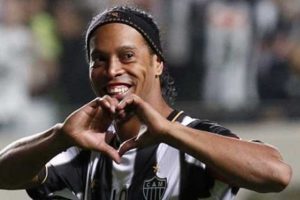 Beşiktaş Ronaldinho transferi i&ccedil;in &ccedil;abalıyor