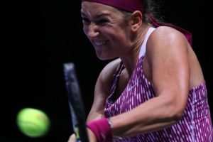 Azarenka &ccedil;eyrek finalde