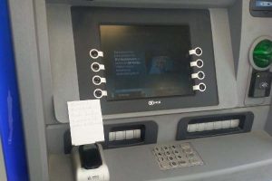 ATM'de bulduğu kart i&ccedil;in not yazdı