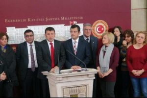 CHP'den Balyoz tutuklularının yakınlarıyla basın toplantısı