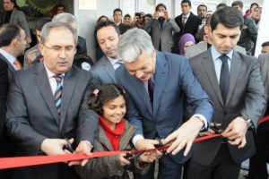 &Ccedil;adır kentte okul a&ccedil;tı