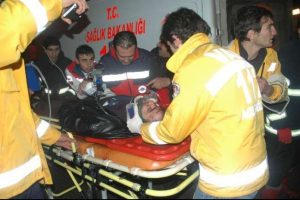 Cezaevi aracıyla ambulans &ccedil;arpıştı: 1 &ouml;l&uuml;, 12 yaralı