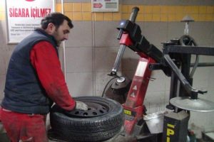 Lastik&ccedil;ilerin akşam mesaisi