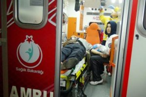 Otob&uuml;s ref&uuml;je &ccedil;arptı