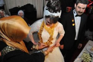 Gelin altınları taşıyamadı