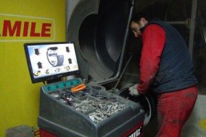 Lastik&ccedil;ilerin gece mesaisi