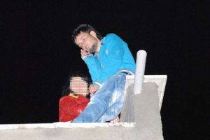 Aşıklar &ccedil;atıya &ccedil;ıktılar