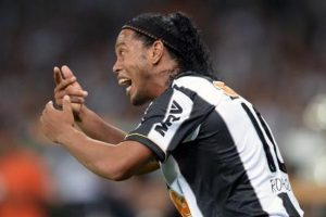 Beşiktaş Ronaldinho transferinde tıkandı