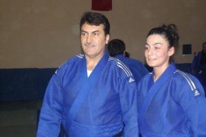 D&uuml;ndar, judoda h&uuml;nerini sergiledi