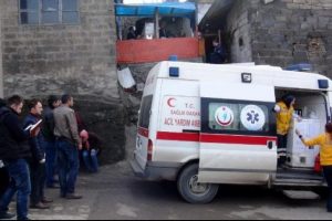 Kendini asarak intihar etti
