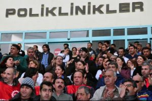 Tam g&uuml;n yasasına protesto