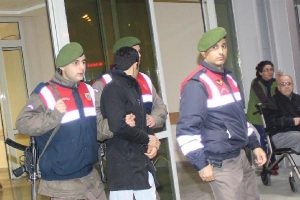 Yolcu otob&uuml;s&uuml;yle esrar ka&ccedil;ak&ccedil;ılığı
