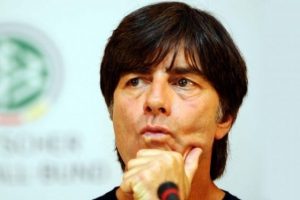 L&ouml;w, Tayfun Korkut'u &ouml;vd&uuml;